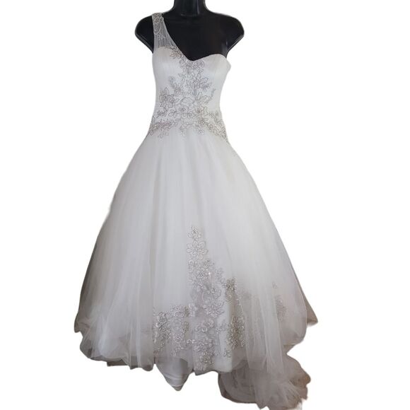 Oleg Cassini one shoulder tulle wedding dress STYLE# 7ckp421 Size 0P - Picture 8 of 16